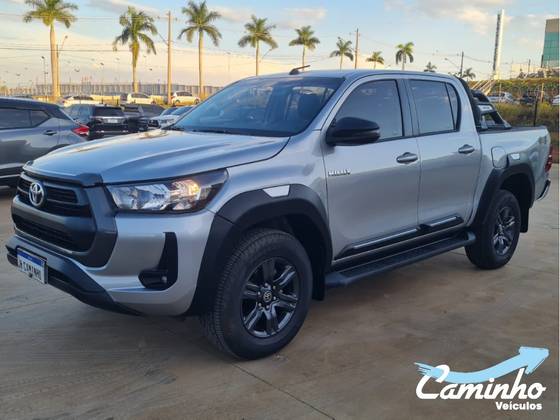 TOYOTA HILUX 2.8 D-4D TURBO DIESEL CD SR 4X4 AUTOMÁTICO